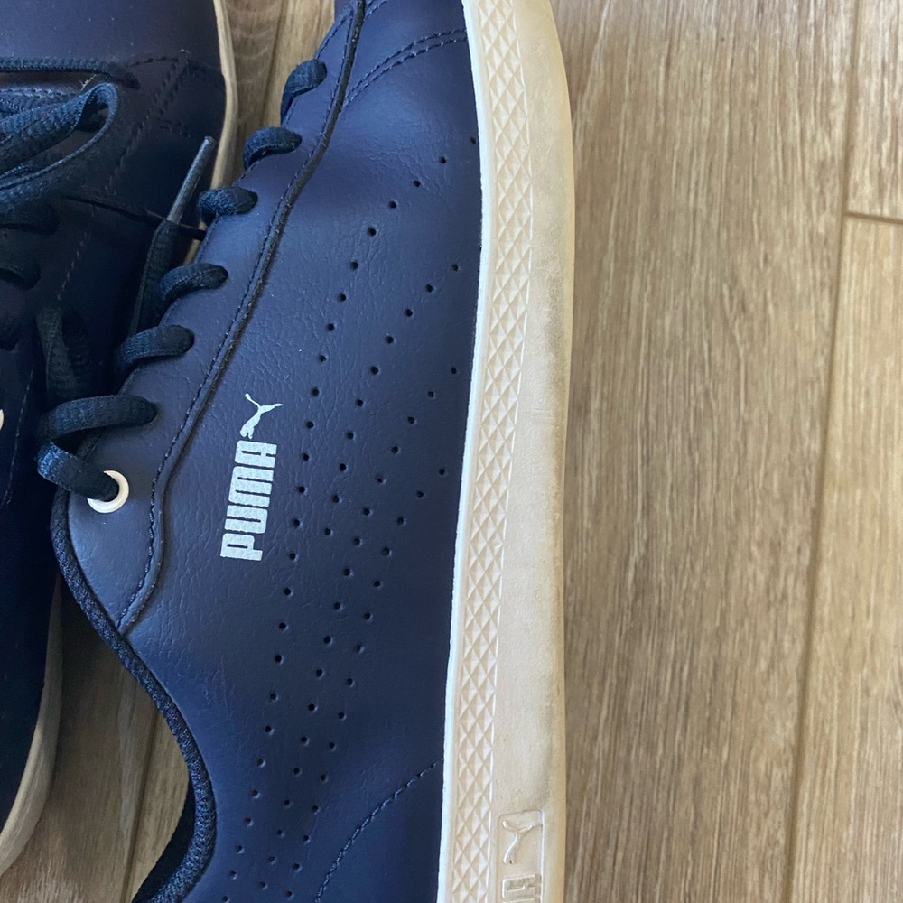 Ladies sz 9/12 Puma Leather Tennis Shoes Navy Blue - Picture 3 of 7